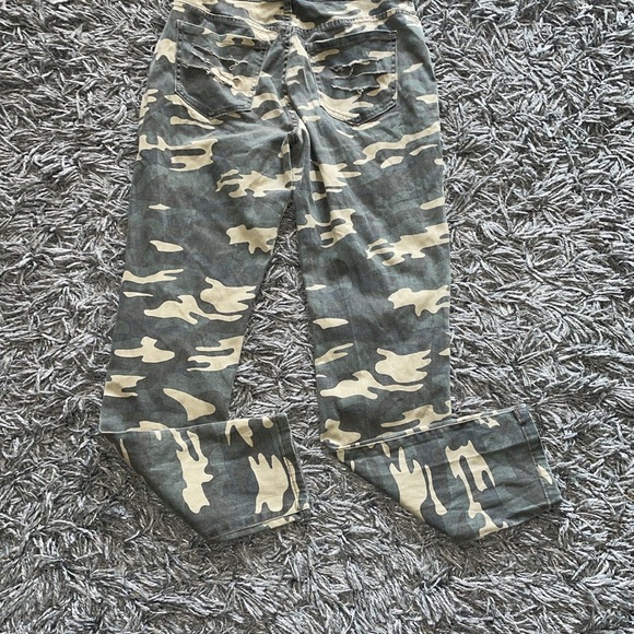 Forever 21 camo overall size small - Picture 10 of 13